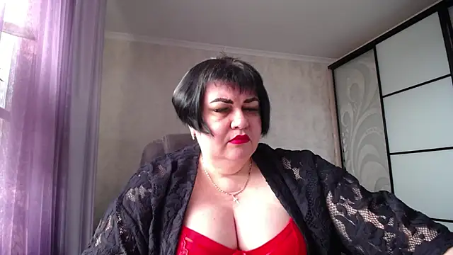 Snapshot of JuicyLady_Di chatting on 04.12.26 JuicyLady Di online show from 04.12.26