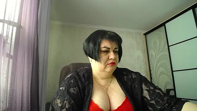 Snapshot of JuicyLady_Di chatting on 04.16.26 JuicyLady Di online show from 04.16.26