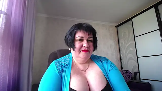 Snapshot of JuicyLady_Di chatting on 05.01.26 JuicyLady Di online show from 05.01.26