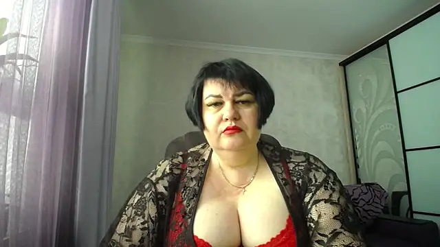 Snapshot of JuicyLady_Di chatting on 05.31.26 JuicyLady Di online show from 05.31.26