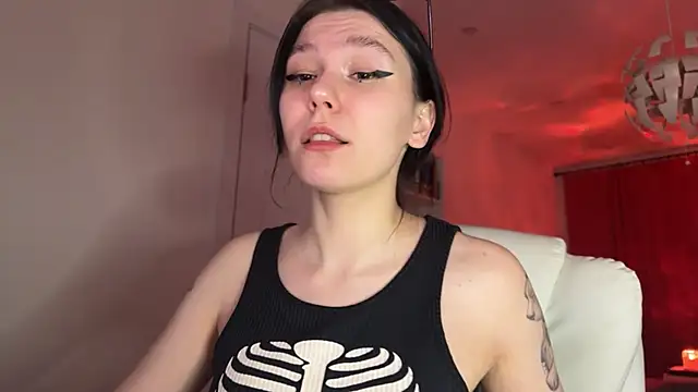 Snapshot of pinkdolly18 chatting on 02.20.25 pinkdolly18 online show from 02.20.25