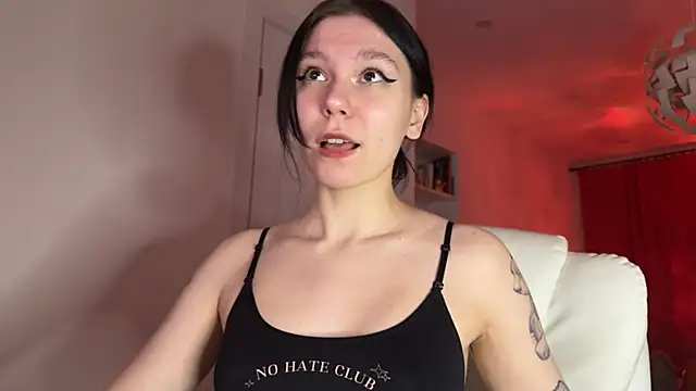 Snapshot of pinkdolly18 chatting on 02.24.25 pinkdolly18 online show from 02.24.25