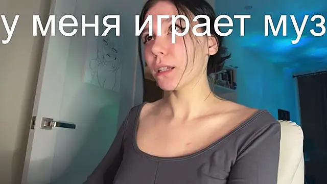 Snapshot of pinkdolly18 chatting on 10.27.25 pinkdolly18 online show from 10.27.25