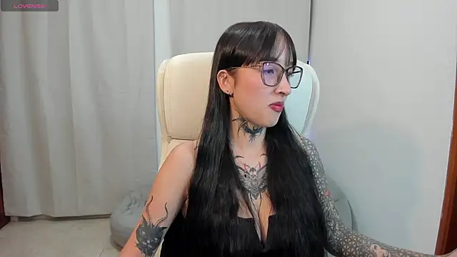 Snapshot of xisisxx chatting on 01.18.25 xisisxx online show from 01.18.25