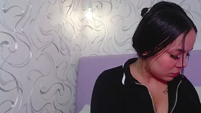 EmilyQueen3x online show from 10.30.25