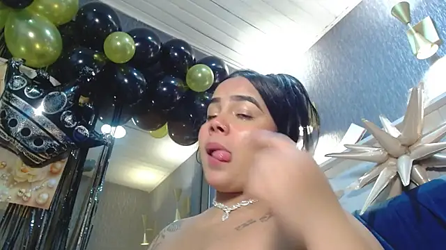 EmilyQueen3x online show from 12.13.25