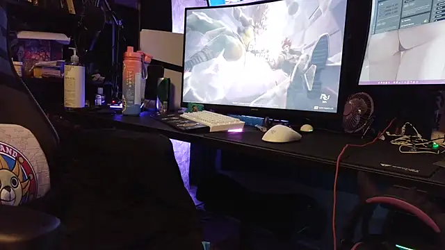 risque crochet online show from 11.30.25