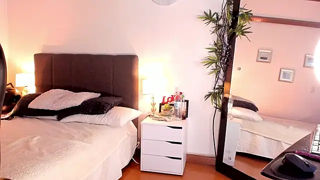 Alicee Levine online show from 03.19.25