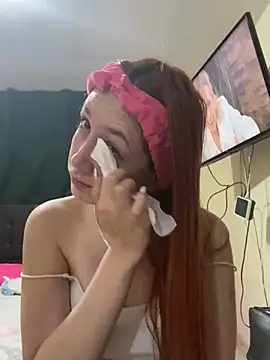 Snapshot of horny__molly_ chatting on 01.06.25 horny  molly  online show from 01.06.25