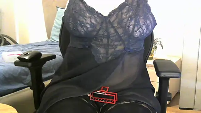 Snapshot of damarossa87 chatting on 02.28.25 damarossa87 online show from 02.28.25