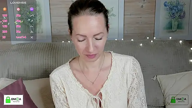 Queenymel online show from 10.26.25