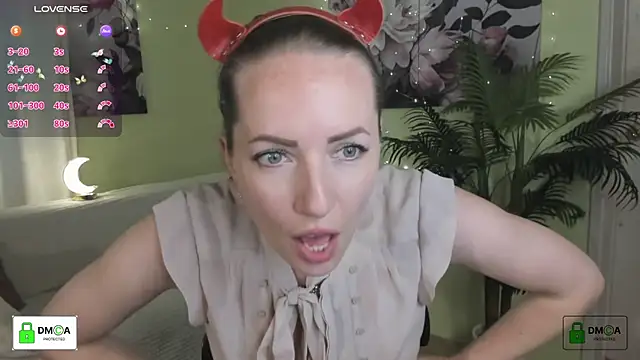 Snapshot of Queenymel chatting on 07.28.26 Queenymel online show from 07.28.26