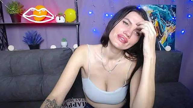 Snapshot of MilaLoona chatting on 01.27.25 MilaLoona online show from 01.27.25