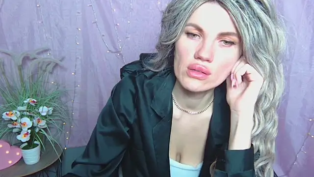 MilaLoona online show from 04.16.26