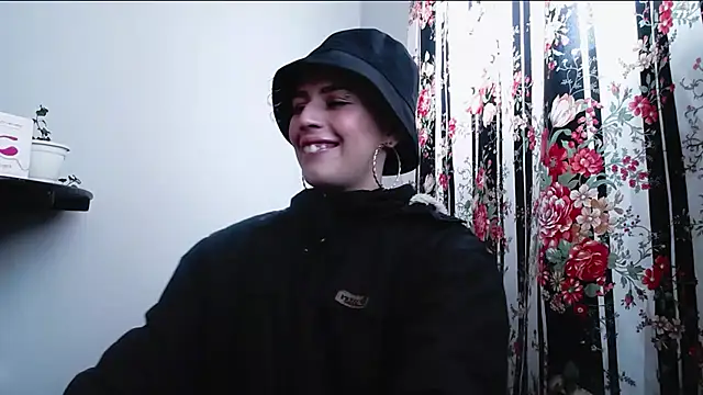 Snapshot of Cocain_Atenea chatting on 11.16.25 Cocain Atenea online show from 11.16.25