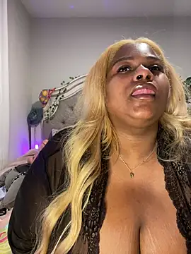 Snapshot of BigFineSelena chatting on 01.02.25 BigFineSelena online show from 01.02.25