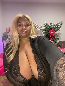 Snapshot of BigFineSelena chatting on 01.31.25 BigFineSelena online show from 01.31.25