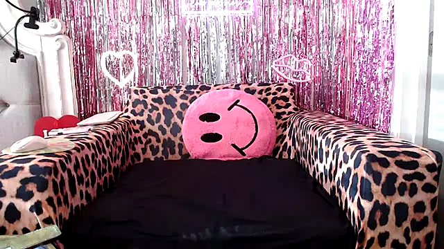 Snapshot of BigFineSelena chatting on 03.10.25 BigFineSelena online show from 03.10.25