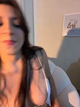 Snapshot of loolla_23 chatting on 09.19.25 loolla 23 online show from 09.19.25