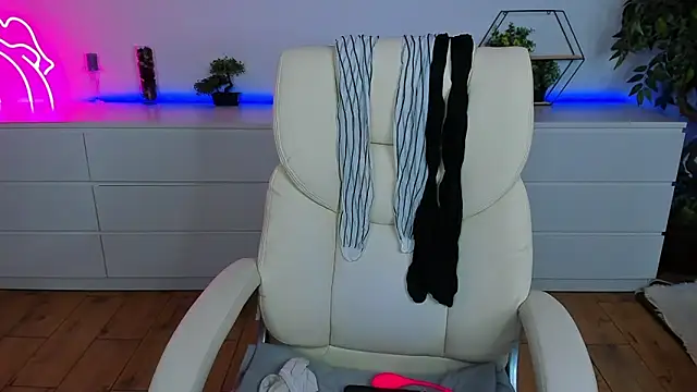 Kamilla Hot online show from 10.30.25