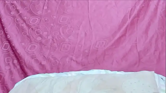 Snapshot of sophiie_93 chatting on 11.27.25 sophiie 93 online show from 11.27.25