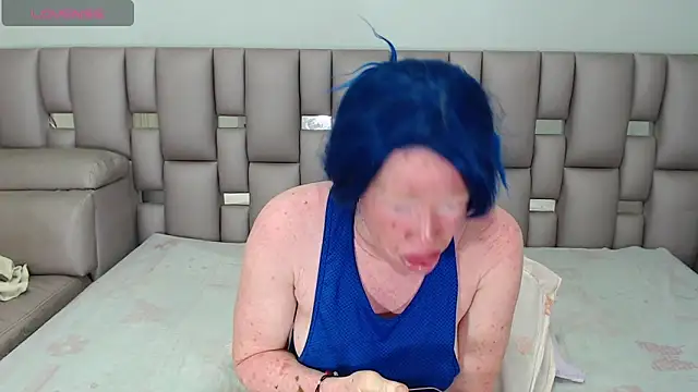 Kittywhiteass online show from 10.09.25