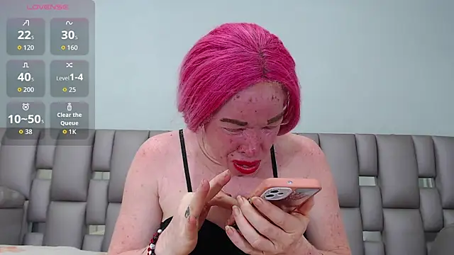 Kittywhiteass online show from 11.07.25