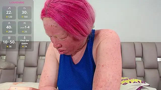 Kittywhiteass online show from 11.12.25