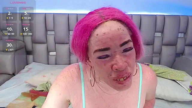 Kittywhiteass online show from 11.27.25