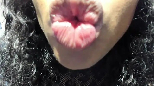 Snapshot of Niyirey1 chatting on 04.28.26 Niyirey1 online show from 04.28.26