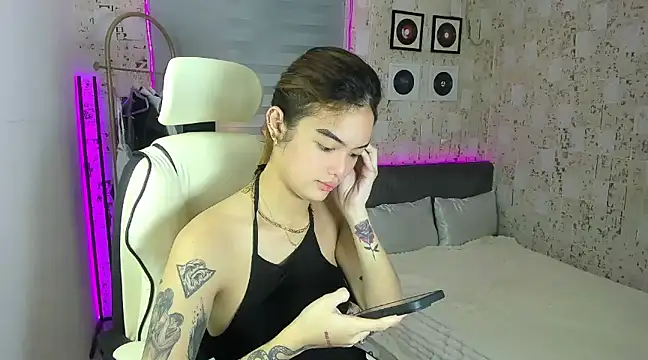 Snapshot of AlexandraMooree chatting on 01.17.25 AlexandraMooree online show from 01.17.25