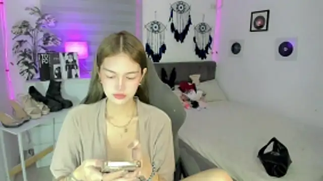 AlexandraMooree online show from 04.02.26