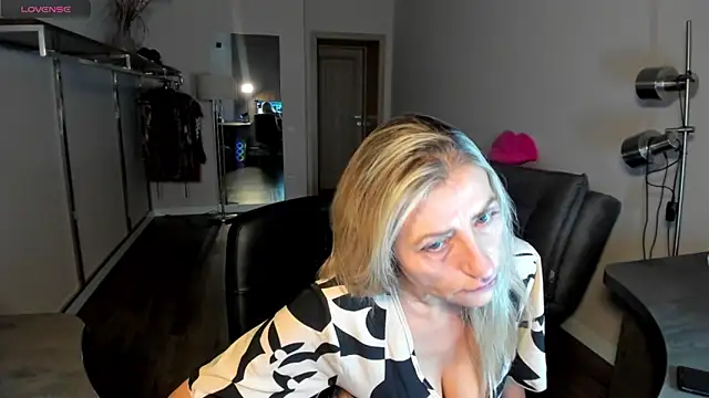 ZoeGrant online show from 02.21.26