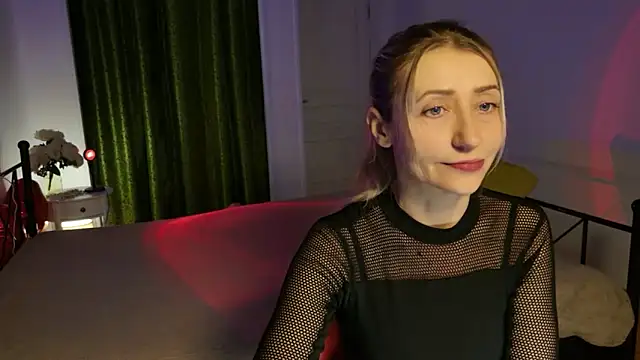 Snapshot of ZoeGrant chatting on 05.03.26 ZoeGrant online show from 05.03.26