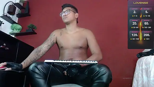 TomLover 12 online show from 02.04.25