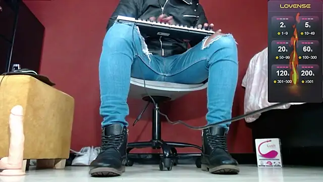 TomLover 12 online show from 02.10.25