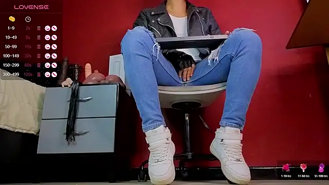 TomLover 12 online show from 10.29.25