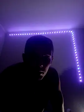 liderek83 online show from 10.31.25