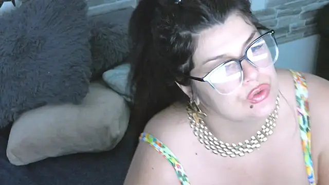 Snapshot of TinaMaay chatting on 05.17.26 TinaMaay online show from 05.17.26