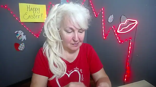 Snapshot of BlondyLeeBest chatting on 04.04.26 BlondyLeeBest online show from 04.04.26