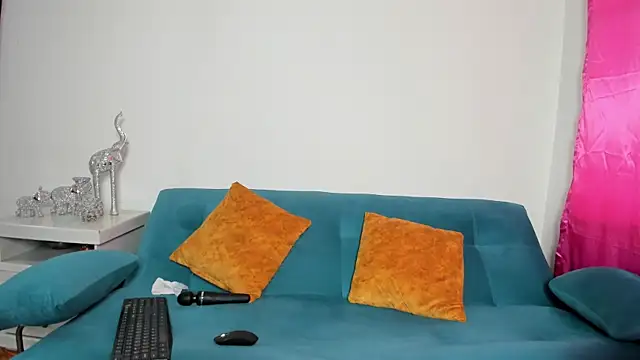 Snapshot of Victoria_Jonness chatting on 12.14.25 Victoria Jonness online show from 12.14.25