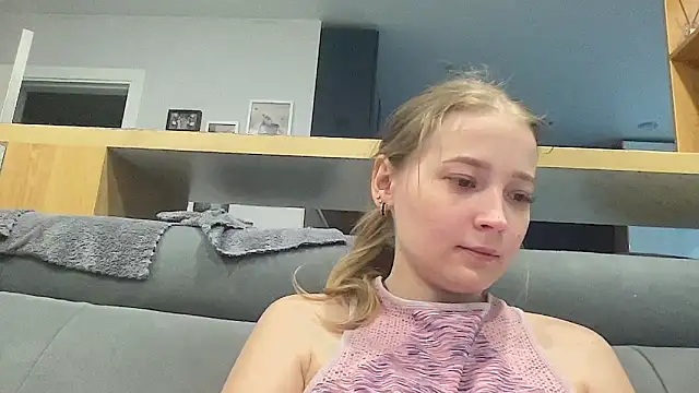 Snapshot of CharmingSarah chatting on 06.24.26 CharmingSarah online show from 06.24.26