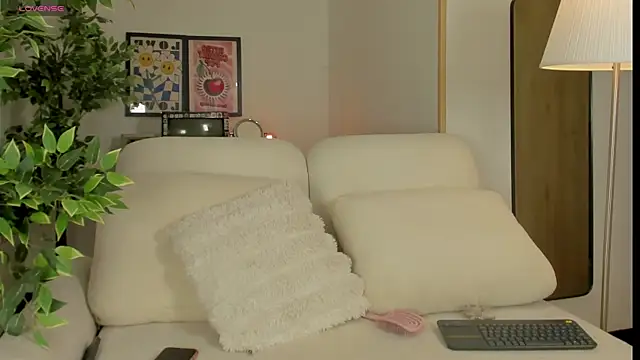 Snapshot of im_anie chatting on 06.26.26 im anie online show from 06.26.26