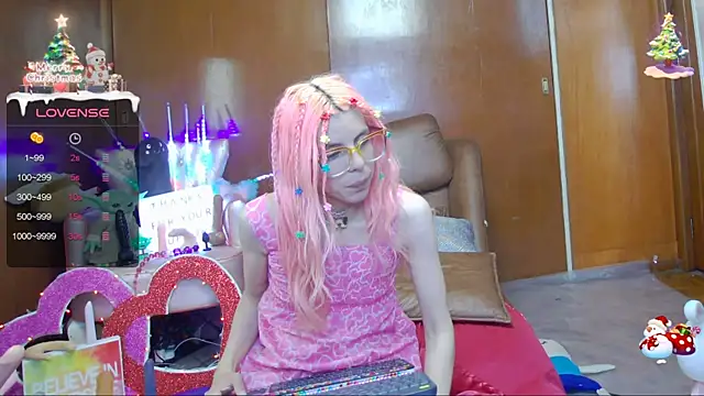 Snapshot of Skinygirl chatting on 01.19.25 Skinygirl online show from 01.19.25