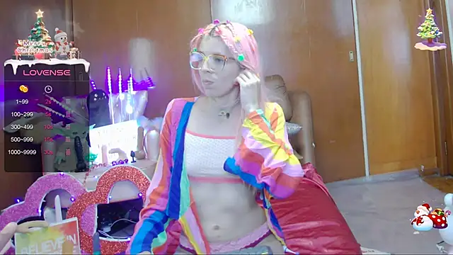 Snapshot of Skinygirl chatting on 01.27.25 Skinygirl online show from 01.27.25