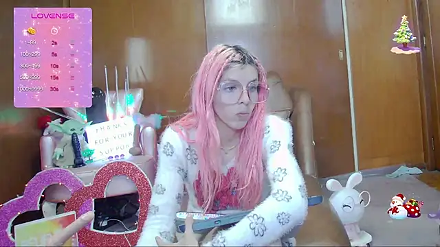 Snapshot of Skinygirl chatting on 10.02.25 Skinygirl online show from 10.02.25