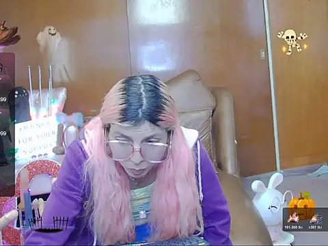 Skinygirl online show from 11.04.25