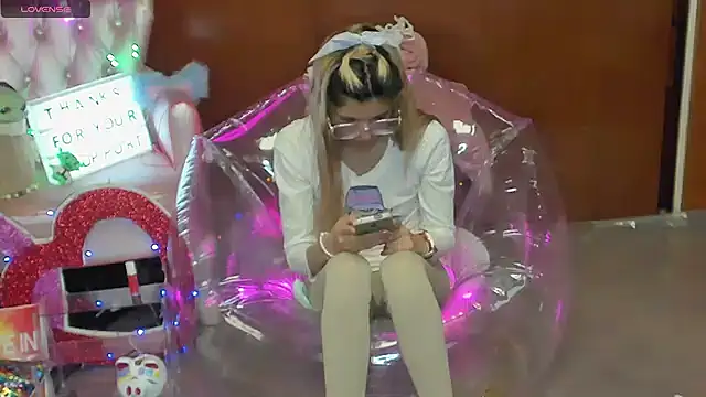 Skinygirl online show from 03.08.26