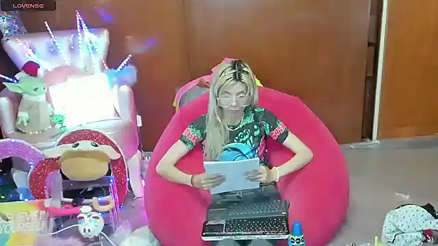 Snapshot of Skinygirl chatting on 07.01.26 Skinygirl online show from 07.01.26