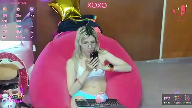 Snapshot of Skinygirl chatting on 07.24.26 Skinygirl online show from 07.24.26